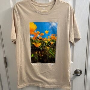 Men's NWOT NIKE "Move with Nature" Beige Graphic T-Shirt and Blue Sky Size L